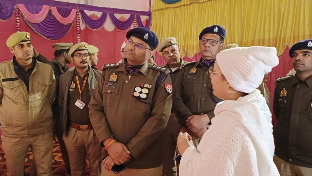 प्रयागराज महाकुंभ में ज्ञानकुंभ मेले का अवलोकन करने पहुंची फायर एंड सेफ्टी डिपार्टमेंट की टीम |